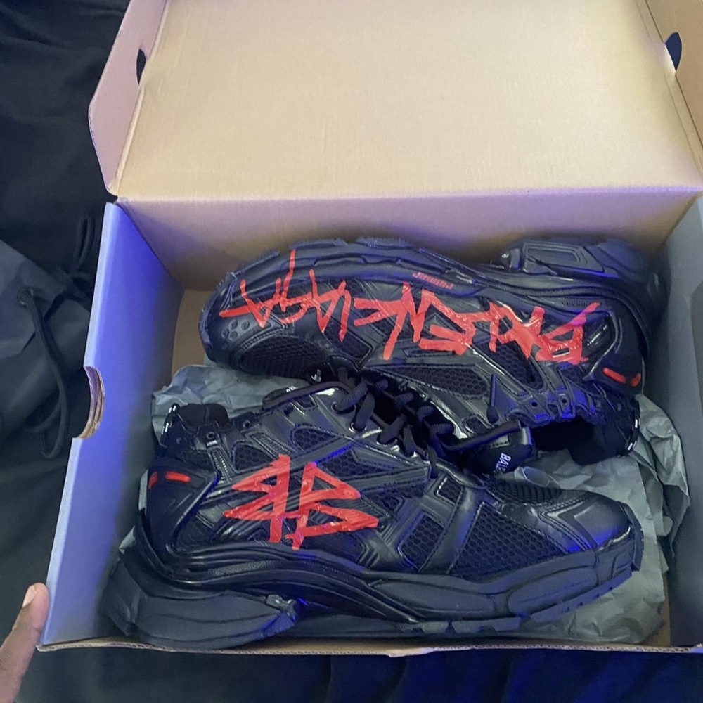 Balenciaga Men's Black and Red Trainers